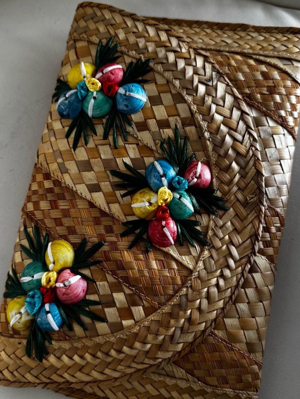 Handwoven Straw Floral Appliqué Clutch - Natural with Multicolor Flowers - Picture 2 of 7